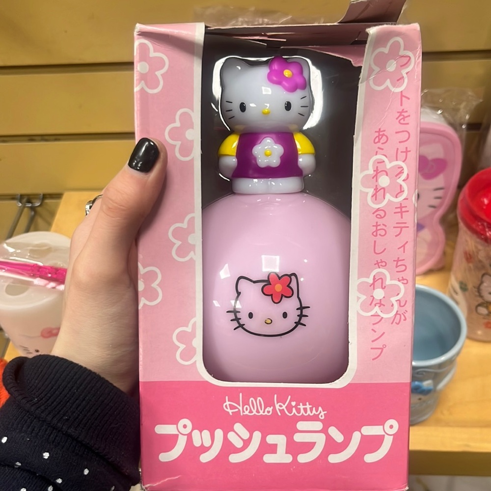 Vintage hello kitty push lamp